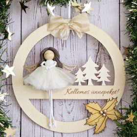   Karácsonyi ajtódísz, falidísz egyedi felirattal - makramé angyalkával (kerek)
