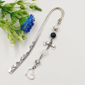   "Elizabeth" - könyvjelző ásványgyöngyökkel, charmokkal 