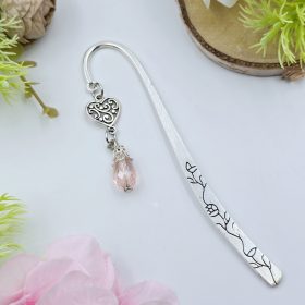   "Yara" - könyvjelző rózsaszín üveggyönggyel, szív charmmal