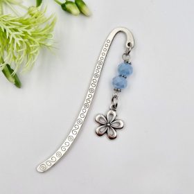   "Palmer" - mini könyvjelző kék üveggyöngyökkel, virág charmmal