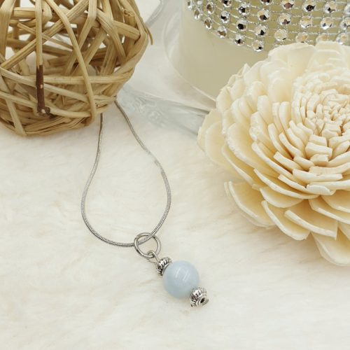 "Samantha" - nemesacél nyaklánc halványkék jade medállal