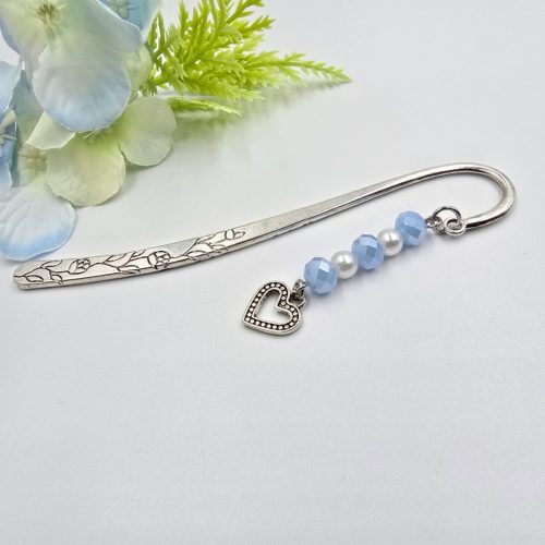 "Juliet" - könyvjelző csillogó kék csiszolt gyöngyökkel, szív charmmal