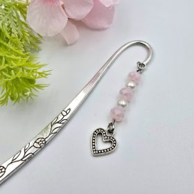   "Juliet" - könyvjelző csillogó rózsaszín csiszolt gyöngyökkel, szív charmmal