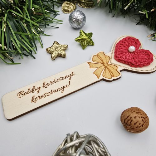 Egyedi gravírozott fa könyvjelző horgolt szívvel (20 féle szín)