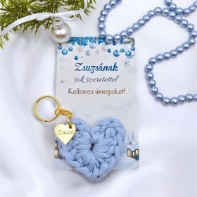   Horgolt szív kulcstartó gravírozott medállal, egyedi karácsonyi ajándékkártyán- 3 (több szín)