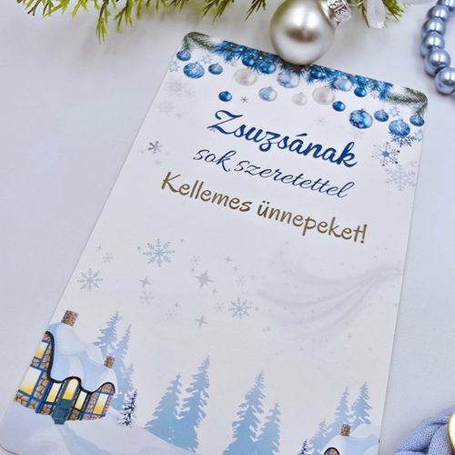 Horgolt szív kulcstartó gravírozott medállal, egyedi karácsonyi ajándékkártyán- 3 (több szín)