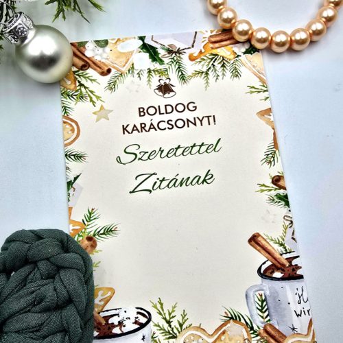 Horgolt szív kulcstartó gravírozott medállal, egyedi karácsonyi ajándékkártyán- 5 (több szín)