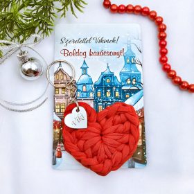   Horgolt szív kulcstartó gravírozott medállal, egyedi karácsonyi ajándékkártyán- 12 (több szín)