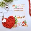 Horgolt szív kulcstartó gravírozott medállal, egyedi karácsonyi ajándékkártyán- 14 (több szín)