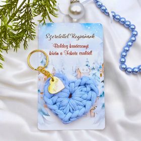   Horgolt szív kulcstartó gravírozott medállal, egyedi karácsonyi ajándékkártyán- 16 (több szín)