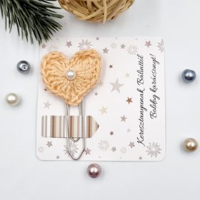   Horgolt szivecskés könyvjelző óriás gémkapoccsal, karácsonyi ajándékkártyán - 03