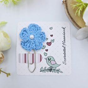   Horgolt virágos könyvjelző óriás gémkapoccsal, egyedi ajándékkártyán (20 szín)