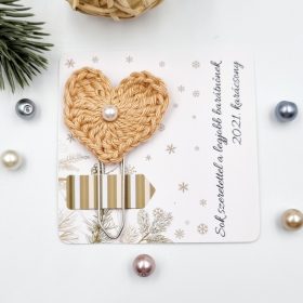   Horgolt szivecskés könyvjelző óriás gémkapoccsal, karácsonyi ajándékkártyán - 06