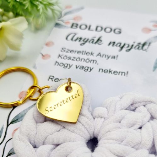 Horgolt szív kulcstartó gravírozott medállal, egyedi ajándékkártyán - 2 (több szín)