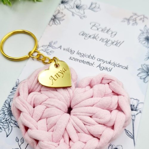 Horgolt szív kulcstartó gravírozott medállal, egyedi ajándékkártyán - 4 (több szín 