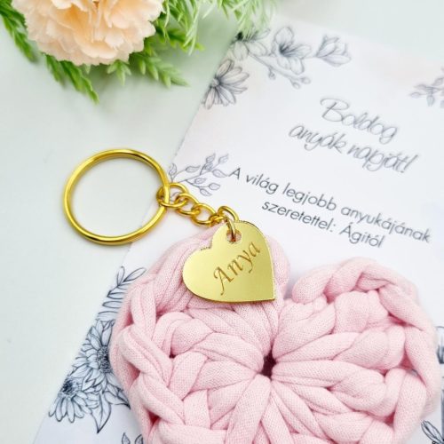 Horgolt szív kulcstartó gravírozott medállal, egyedi ajándékkártyán - 4 (több szín 
