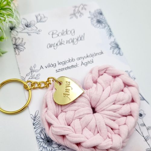Horgolt szív kulcstartó gravírozott medállal, egyedi ajándékkártyán - 4 (több szín 