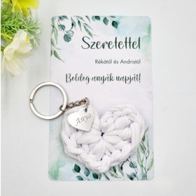   Horgolt szív kulcstartó gravírozott medállal, egyedi ajándékkártyán - 12 (több szín)