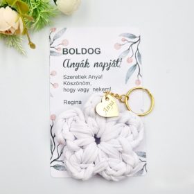   Horgolt virág kulcstartó gravírozott medállal, egyedi ajándékkártyán - 2 (több szín)