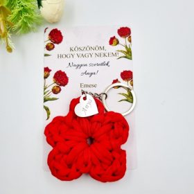   Horgolt virág kulcstartó gravírozott medállal, egyedi ajándékkártyán - 6 (több szín)