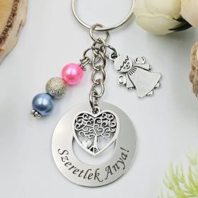 Kulcstartó egyedi gravírozással, charmokkal 19.