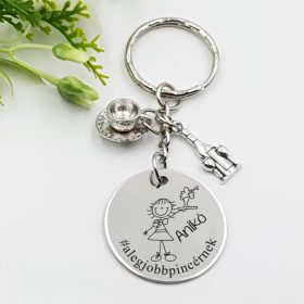 Ajándék pincérnőnek - kulcstartó grafikával, egyedi névvel, felirattal