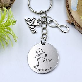 Ajándék karatésnak - kulcstartó grafikával, egyedi névvel, felirattal, férfi