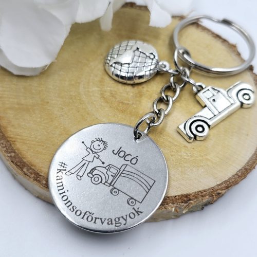 Ajándék kamionsofőrnek - kamionos kulcstartó grafikával, egyedi névvel, felirattal