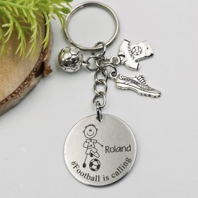 Ajándék focistának - kulcstartó grafikával, egyedi névvel, felirattal