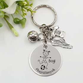 Ajándék női focistának - kulcstartó grafikával, egyedi névvel, felirattal 