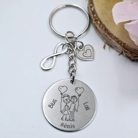   Ajándék szerelmeseknek - kulcstartó grafikával, egyedi névvel, felirattal 