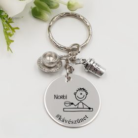  Ajándék kávérajongóknak - kávéimádó kulcstartó grafikával, egyedi névvel, felirattal 