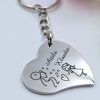 Szív kulcstartó szerelmeseknek, egyedi nevekkel, ajándék Valentin-napra 