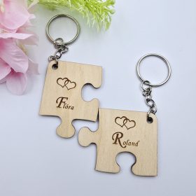 Fa páros kulcstartó egyedi nevekkel - puzzle, ajándék szerelmeseknek Valentin-napra 