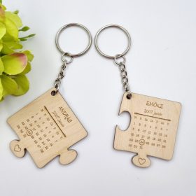 ajándék szerelmeseknek Valentin-napra, fa páros naptár kulcstartó egyedi nevekkel, dátummal