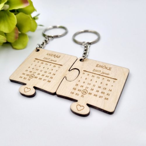 ajándék szerelmeseknek Valentin-napra, fa páros naptár kulcstartó egyedi nevekkel, dátummal