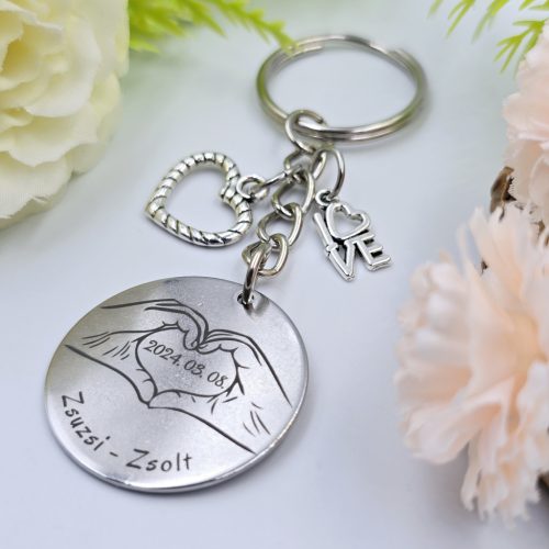 Kulcstartó szerelmeseknek, egyedi nevekkel,  ajándék Valentin-napra 	