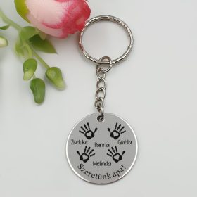   "Kis tenyerem" - kulcstartó 4 gyermek nevével gravírozva