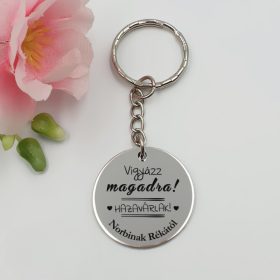   Kulcstartó "Vigyázz magadra! Hazavárlak!" felirattal, egyedi nevekkel	