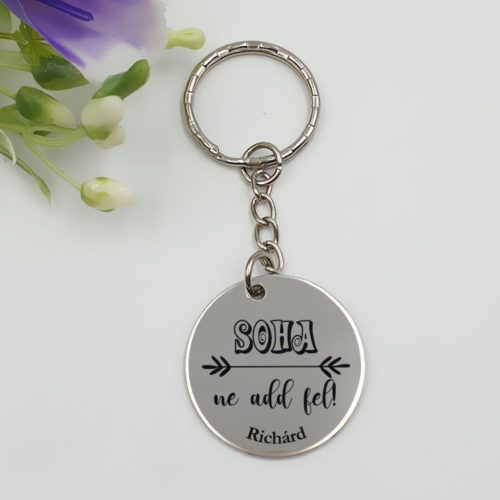 Kulcstartó "Soha ne add fel!" felirattal, egyedi nevekkel	