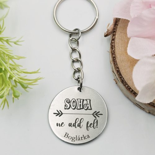 Kulcstartó "Soha ne add fel!" felirattal, egyedi nevekkel	