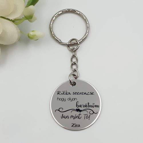 Kulcstartó "Ritka szerencse, hogy olyan barátnőm..." felirattal, egyedi nevekkel	