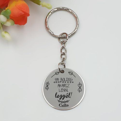 Kulcstartó "Ha boldog akarsz lenni, legyél!" felirattal, egyedi nevekkel	