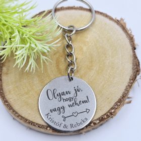   Kulcstartó "Olyan jó, hogy vagy nekem!" felirattal, egyedi nevekkel	