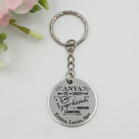   Kulcstartó "Anya, te vagy a mi szuperhősünk..." felirattal, egyedi nevekkel	