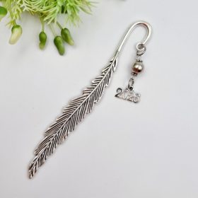 Könyvjelző charm dísszel - 2025