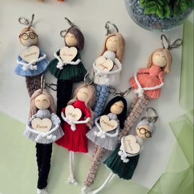 Egyedi, személyre szabható makramé kulcstartó figura