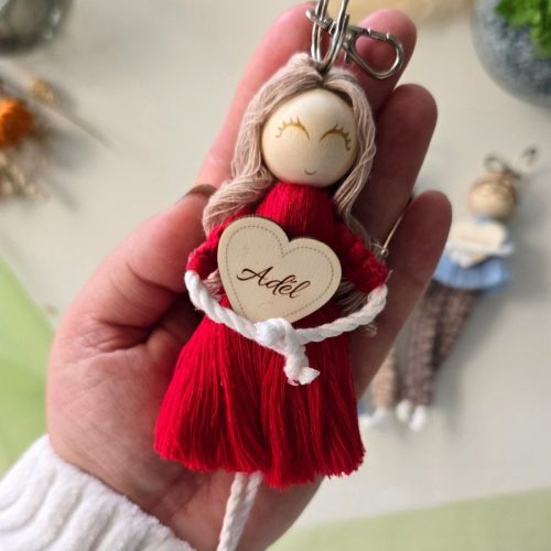 Egyedi, személyre szabható makramé kulcstartó figura