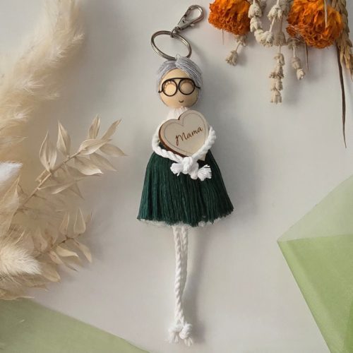 Egyedi, személyre szabható makramé kulcstartó figura