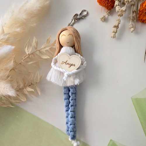 Egyedi, személyre szabható makramé kulcstartó figura